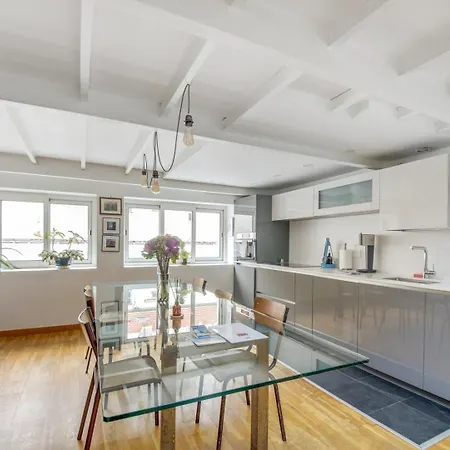 Apartment Super Loft Overtop Paris